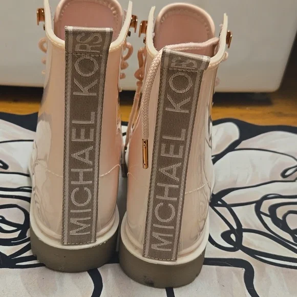 Michael Kors Blush Pink Tavie Rain Booties Women's Size 6 - Picture 6 of 8